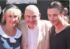  ??  ?? Derren (centre) with Irena Bodnarec and Jake Canuso (Mateo)