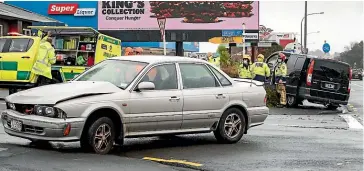  ?? LISA BURD/STUFF ?? Emergency services were called to the collision between the car and van at the intersecti­on of Leach and Gover streets in New Plymouth.