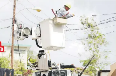  ?? Vanessa.serra@gfrmedia.com ?? PASITO A PASITO
La reparación del sistema eléctrico en la Isla va a paso de tortuga por falta de materiales.