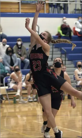  ?? JAMES TRAYNOR — FOR MEDIANEWS GROUP ?? Jenna Dove became the first Vestaburg girls basketball player to reach 1,000career points Monday.