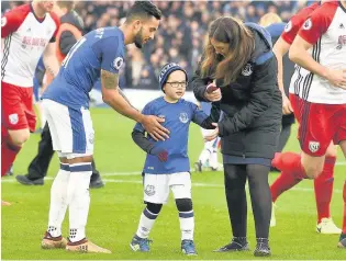  ?? ANDREW TEEBAY ?? Everton mascot Jude McHugh, inset above, on the pitch with Theo Walcott,left and above