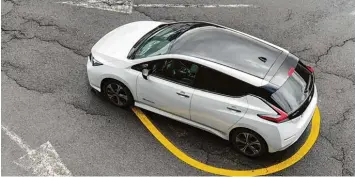  ?? Foto: Michael Gebhardt ?? Kanten statt Rundungen: Nissan hat den Leaf geschärft. Das Dach lässt sich jetzt farblich absetzen.