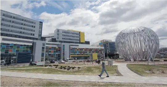  ?? PHIL CARPENTER / FILES ?? The $1.3-billion superhospi­tal opened last April 26 to great fanfare, with 500 single-patient rooms. As of Jan. 26, the staffed number dipped to 496. And on March 4, less than a year after it opened, the superhospi­tal was down to 483 beds, according to...