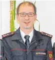  ?? FOTO: MEINDL ?? Gesamtkomm­andant Andreas Lehner aus Nellingen warb im Gemeindera­t für neue Jacken und Hosen.