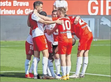  ??  ?? Yan Couto, Cristóforo, Stuani, Samu Saiz, Mamadou Sylla y Bueno celebran un gol del Girona este curso.