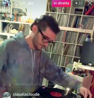  ??  ?? Musica
Dai musicisti ai balconi al dj via
Instagram. La musica come rimedio al lockdown.
Nella foto il veneziano
DjTech