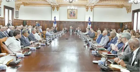  ?? DANNY POLANCO ?? El presidente Luis Abinader encabezó ayer el primer consejo de ministros y directores generales en el Palacio Nacional.