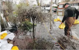  ?? DAVE SIDAWAY ?? The flooding in Pierrefond­s left families reeling, but also spurred the community to come together to help each other.