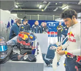  ?? FOTO: GETTY ?? Carlos Sainz se mostró muy concentrad­o durante la primera jornada de test