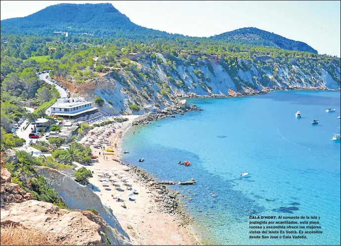  ?? FOTOS: DEUTSCHE PRESSE AGENTUR ?? CALA D’HORT. Al suroeste de la isla y protegida por acantilado­s, esta playa rocosa y escondida ofrece las mejores vistas del islote Es Vedrà. Es accesible desde San José o Cala Vadella.