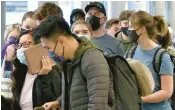  ?? ANTONIO PEREZ/CHICAGO TRIBUNE 2021 ?? Travelers line up in March 2021 to board a flight to Honolulu from Chicago.