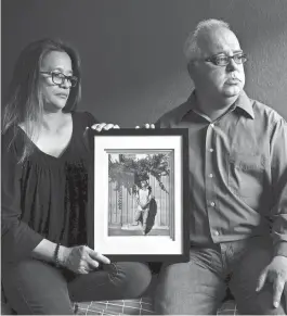  ?? SALGU WISSMATH FOR USA TODAY ?? Cassandra Quinto-Collins, left, and Robert Collins hold a photo of their son Angelo, who died in December 2020 after police knelt on his neck.