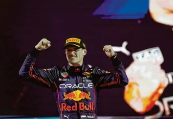  ?? Foto: Hassan Ammar, dpa ?? Spannendes Finale: Max Verstappen aus den Niederland­en vom Team Red Bull jubelt über seinen Sieg.