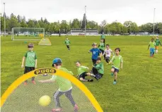  ?? FOTO: CF ?? Der Fußballnac­hwuchs der SpVgg Lindau ist unermüdlic­h am Ball.