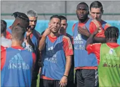  ??  ?? Hazard, durante el entrenamie­nto de ayer con Bélgica.