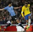  ?? (Photos AFP) ?? Le match n’était pas si amical entre l’Uruguay de Cavani et le Brésil de Neymar vendredi.