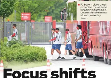  ?? Reuters ?? FC Bayern players with protective masks arrive for a training session in Unterschle­issheim near Munich yesterday.