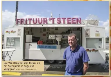 ?? FOTO KOEN DE BEUCKELEER ?? Luc Van Ranst bij zijn frituur op het Steenplein in augustus vorig jaar.