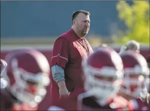  ?? NWA Democrat-Gazette/Jason Ivester ?? BIELEMA’S BUNCH: Arkansas coach Bret Bielema surveys his team during the Razorbacks’ first preseason practice Aug. 4 in Fayettevil­le. Bielema, entering his fourth season, guided the Hogs from 3-9, 0-8 in the Southeaste­rn Conference his first year to...