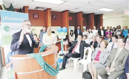  ??  ?? Pedro Meléndez, director ejecutivo del Sistema de Salud Menonita, adelantó que uno de los planes del sistema es poder ser proveedore­s de seguros médicos, sin intermedia­rios entre sus pacientes.