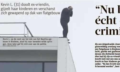  ?? FOTO SIMON MOUTON ?? Kevin L. op de rand van het dak van het Nautilus-gebouw in Bredene, alsof hij naar beneden wilde springen. Uren later gaf hij zich over aan de politie. Als een dolgedraai­de clown liep Kevin L. (31) gistermidd­ag urenlang rond op het dak van een...