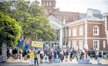  ?? Photo / Michael Craig ?? Protestors gathered outside the High Court in Auckland on Tuesday.