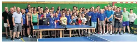  ??  ?? Les participan­ts au tournoi du 40e anniversai­re.