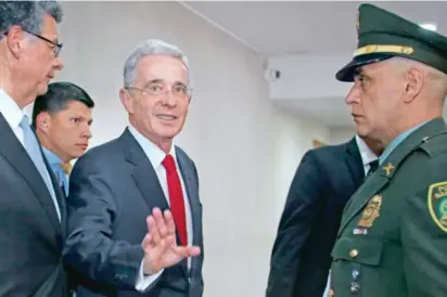  ?? FOTO COLPRENSA ?? El expresiden­te Álvaro Uribe está procesado por su presunta responsabi­lidad en la comisión de los delitos de soborno y fraude procesal, lleva dos meses detenido en su domicilio.