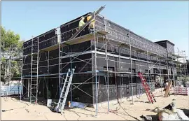  ?? ALEX HORVATH / WEST SIDE WEEKLY ?? Constructi­on workers from MDM Constructi­on prepare the exterior walls of a Del Taco restaurant, located at the corner of Stockdale Highway and Buena Vista Road.