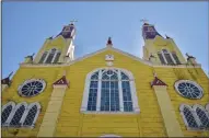  ??  ?? Iglesia San Francisco de Castro in Castro on Isla Grande.