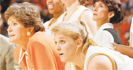  ?? JONATHAN DANIEL/GETTY ?? Tennessee coach Pat Summitt and Michelle Marciniak watch the final seconds of the Vols’ victory over Georgia in the NCAA women’s basketball championsh­ip game in 1996. Before leading Tennessee to a national crown, Marciniak was a star at Allentown Central Catholic.