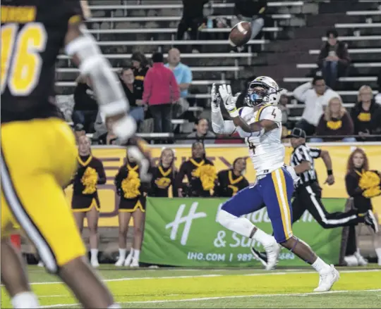  ?? Isaac Ritchey / Special to the Times Union ?? Ualbany wide receiver Juwan Green catches a touchdown pass from quarterbac­k Jeff Undercuffl­er in the second quarter Thursday.