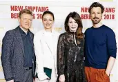  ??  ?? Die Schauspiel­er Justus von Dohnányi, Janina Uhse, Iris Berben und Florian David Fitz (v.l.) drehten in NRW kürzlich Sönke Wortmanns „Der Vorname“.