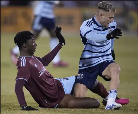  ?? DAVID ZALUBOWSKI — THE ASSOCIATED PRESS ?? Colorado Rapids forward Darren Yapi, left, tries to tackle Sporting Kansas City midfielder Marinos Tzionis during the first half Saturday at Dick’s Sporting Goods Park in Commerce City.