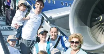  ?? (Shahar Azran/Nefesh B’Nefesh) ?? THE BIENENFELD FAMILY from Plainview, New York, gets off the plane at Ben-Gurion Airport to be greeted by Aliya and Integratio­n Minister Sofa Landver (right) in July.