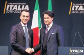  ??  ?? Čelnik Pokreta 5 zvijezda Luigi Di Maio i mandatar Giuseppe Conte