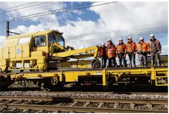  ??  ?? TSO est spécialisé dans la constructi­on et la maintenanc­e de voies de chemin de fer.