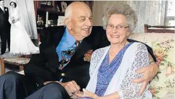  ?? Picture: BRIAN WITBOOI ?? STILL SMITTEN: Kevin and Lorraine Timothy celebrate their 60th wedding anniversar­y and give thanks to the Lord for keeping them together. INSET: On their wedding day in 1950 at the Cambridge Baptist Church in East London