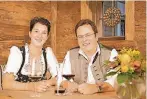  ??  ?? Bettina OrtnerZwic­klbauer und ihr Mann Martin Zwicklbaue­r sind Gastronome­n aus Passion.