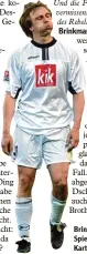  ?? Foto: dpa ?? Brinkmann 2003 als Bielefeld Spieler, nachdem er eine Rote Karte bekommen hat.