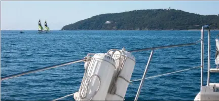  ??  ?? La rade de Toulon est protégée au sud par la presqu’île de Saint-Mandrier.