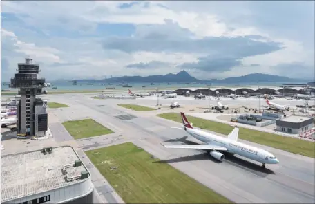  ?? PROVIDED TO CHINA DAILY ?? A plane lands at Hong Kong Internatio­nal Airport. The Civil Aviation Department of Hong Kong on Wednesday temporaril­y suspended the operation of all Boeing 737 Max aircraft into, out of and over the city.