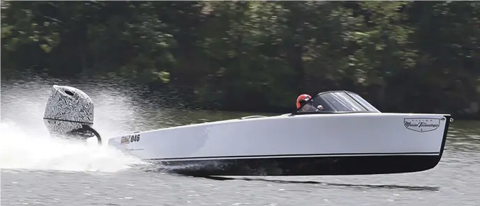  ?? AP PHOTO ?? ELECTRIC FEEL: Vision Marine Technologi­es’ Vision Marine Bruce 22 boat, equipped with one of their E-Motion motors. The electric boat can reach up to 49 mph.