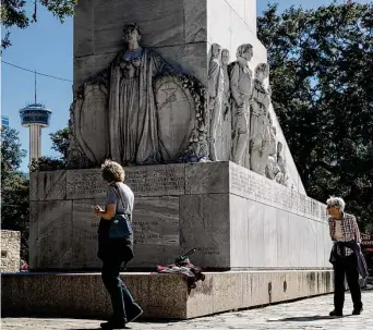  ?? Sam Owens / Staff file photo ?? A controvers­ial proposal to relocate the 1930s Cenotaph is off the board, while other major improvemen­ts to the Alamo Mission Complex continue in downtown San Antonio.