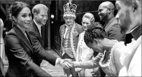  ??  ?? Prince Harry greets the cast of Hamilton. (Photo: CNN Internatio­nal)