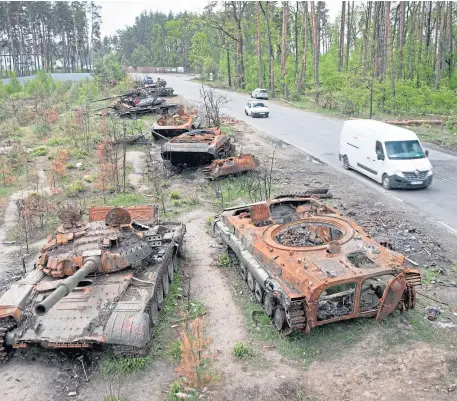  ?? ?? Destroyed Russian tanks in a recent battle against Ukrainians in the village of Dmytrivka, close to Kyiv.