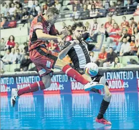  ?? FOTO: LNFS ?? ElPozo Murcia y Levante protagoniz­aron ayer un partido muy reñido