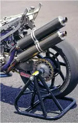  ??  ?? Single-sided swingarm needs a single-sided swingarm paddock stand. Even this looks factory.