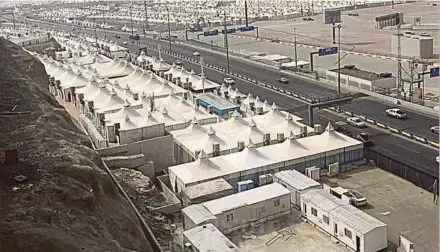  ??  ?? The air-conditione­d tents for pilgrims in Arafah.