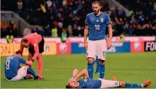  ??  ?? AZZURRI CHE DELUSIONE NEL 2017La disperazio­ne italiana al fischio finale del playoff mondiale contro la Svezia a San Siro lo scorso 13 novembre dopo lo 0-0 (0-1 all’andata)